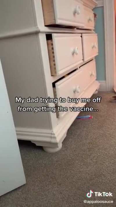 Kentucky dad sobbingly promises daughter $2,000 to not get vaccinated