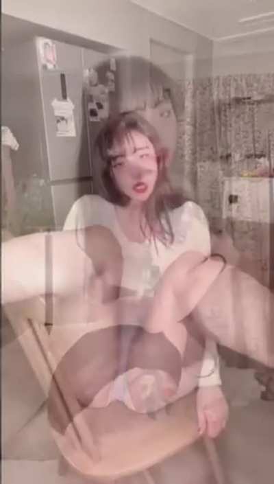 E_chi_h got those erotic sensual moves