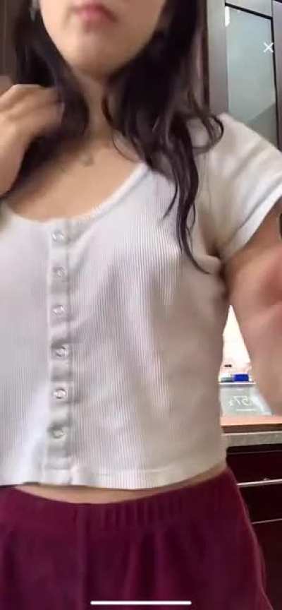 She had a few mini slips the whole live then someone cashapp&rsquo;d her $100 for the real deal lol&hellip; i only got screen shots of the full reveal cause my fucking phone didn&rsquo;t save the recording. Making another post for them.