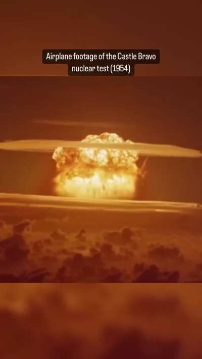 Airplane footage of the Castle Bravo nuclear test, the largest nuclear bomb the US has detonated (15 Megatons)