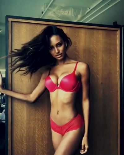 Backstage for Victoria&rsquo;s Secret