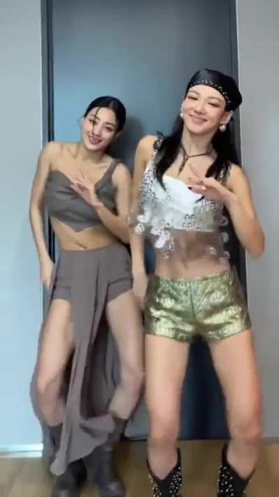 Jihyo & Hyoyeon 