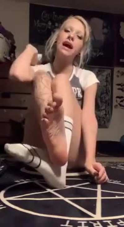 Stinky cheer feet