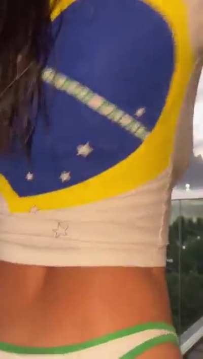 Emily Ratajkowski needs her bikini pulled off and bent over this balcony