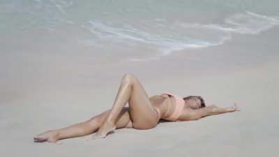 Samantha for SI Swimsuit 2020
