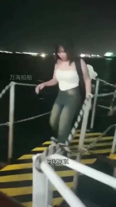 以为遇到海<wbr>盗，没想到<wbr>海上竟然还<wbr>有