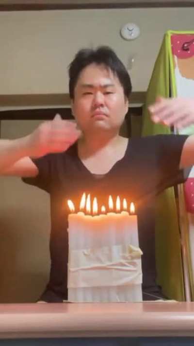 Blowing out candles in 4KUHD.