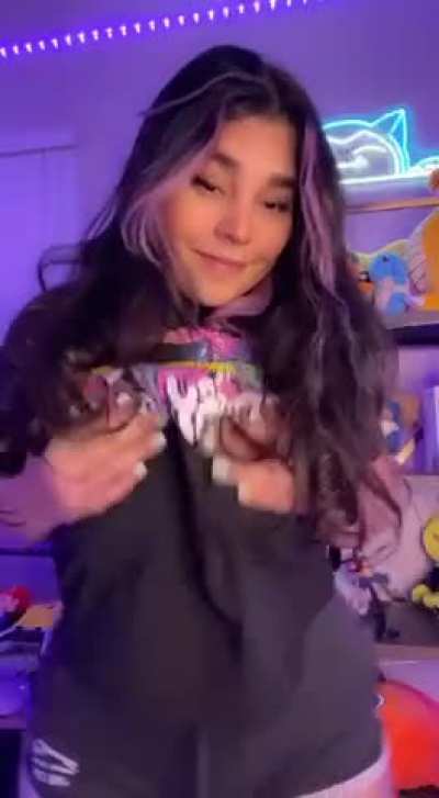 Could I convince you to fuck me raw Papi?