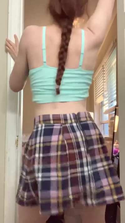 How fast u cumming inside me? 🍑 let&rsquo;s chat 💕 just check the comments for a 🥵 link 👇 