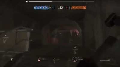 My friend playing r6