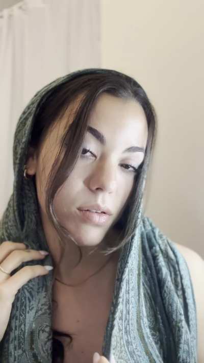 don&rsquo;t let this arab muslim girl&rsquo;s shyness fool you, she knows what you want&hellip; 😏