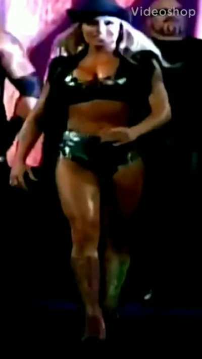 I know you've seen it before but I deciced to enhanced the video a bit more to really show off her "quad quake". (That's what I call her legs Movement here) 🔥🔥🔥🔥🔥