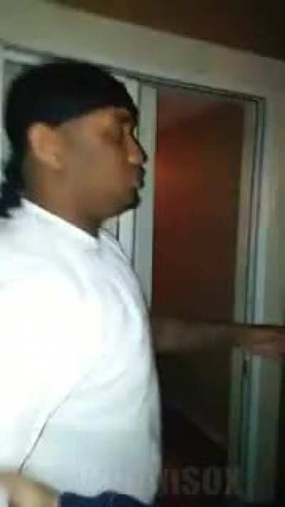 Coach gets grabbed by Smoker and freaking dies.