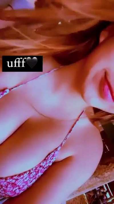 Tetas Bikini