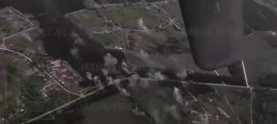 Birds eye view from today of the ongoing bombing of Volchansk in kharkiv front