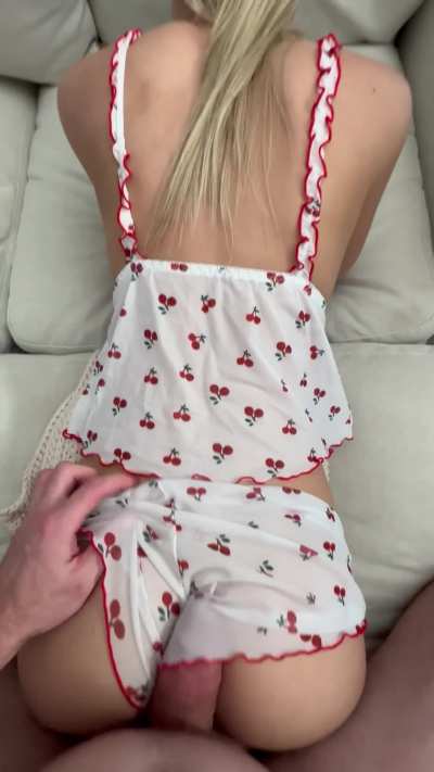 He cums all over her soft ass