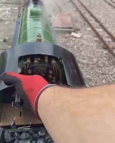 5” Steam Locomotive, B1 4-6-0 Mayflower. Running shots & how it works.