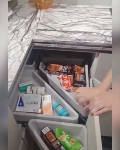 Corner drawers