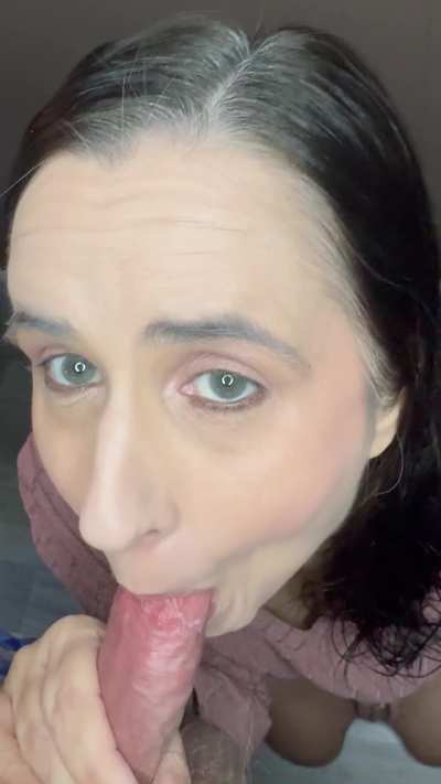 Granny loves sucking dick