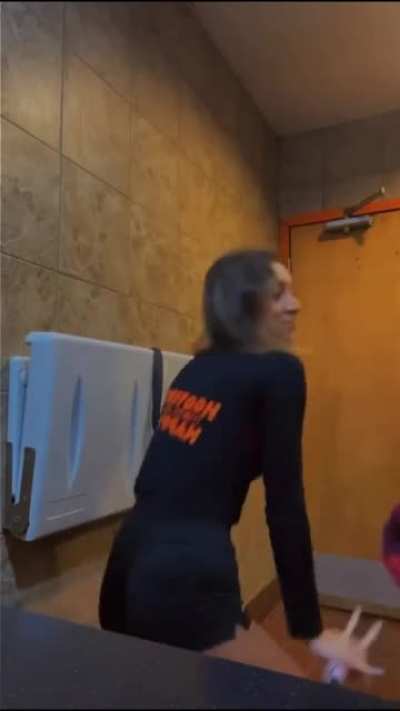 Hooters Girl Laine Farrell (@crzygirl333) Compilation