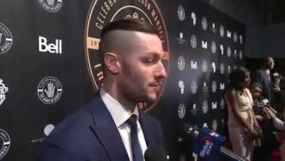 Hockey player is at a Nelson Mandela charity event, doesn&rsquo;t know who Mandela is but tries to play it off like he does when asked