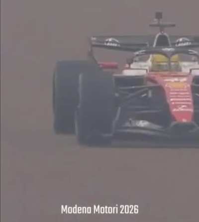 Olha a aerodin&acirc;mica ativa funcionando com o carro da Ferrari hoje em Fiorano. 👀