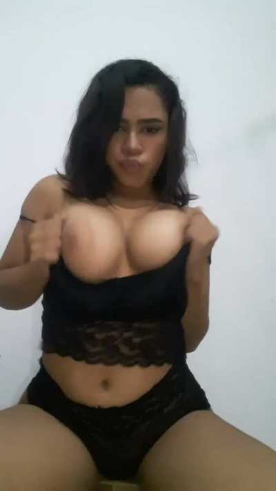 I love flashing my big boobs, I hope you love seeing them!!