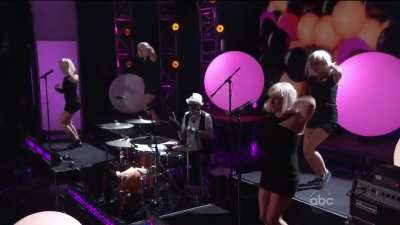 Carly Rae Jepsen - Call Me Maybe (Billboard Music Awards, USA, 2012)