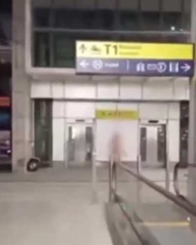 Naked woman under mushroom effects starts screaming and attacking others @ Santiago Airport, Chile