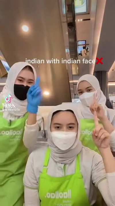 Llaolao Malaysia&rsquo;s staff being borderline racist &amp;amp; thinking this is okay