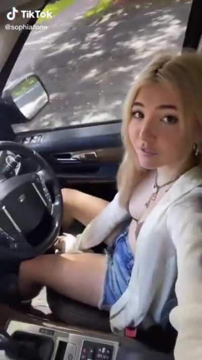 car tits 👱🏼&zwj;♀️