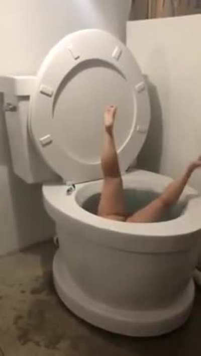 This toilet bathtub.