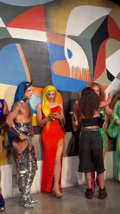 Nymphia on her phone while meeting a fan at a recent m&amp;amp;g in Spain with other drag race alumni 