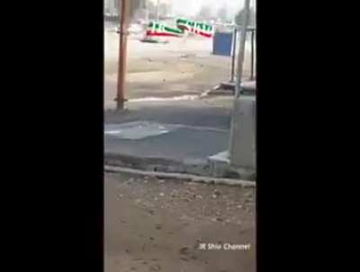 Iraqi E.R.D troops encounter isis car bomb with failed engine on extremely close distance during the battle of Mosul.
