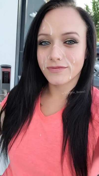 I like showing everyone I'm a cumslut 😋