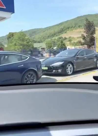Just 19 Tesli u redu za punjenje u HR