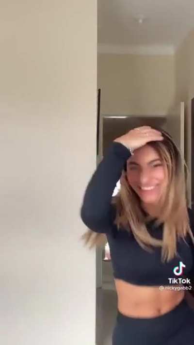 30 upvotes para m&aacute;s de nicky