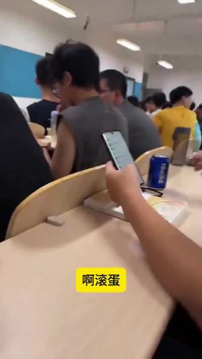 8月27日，陕西西安，西北大学的《马克思主义原理》课上，有学生大喊：&ldquo;我不信共产主义，我也不喜欢 #共产党，学这些傻逼理论我很烦！&rdquo;