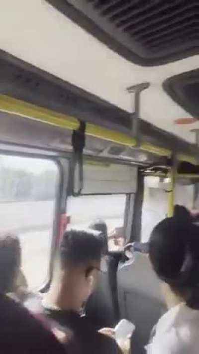 Heroi, anti-heroi ou vil&atilde;o? Motorista estaciona, pega suas coisas e vai embora deixando &ocirc;nibus lotado