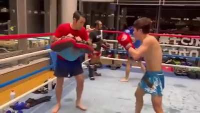 Muay Thai superstar Nadaka Yoshinari is looking sharp ahead of his showdown with Thailand&rsquo;s Khun Namisan on this weekend&rsquo;s BOM promotion in Tokyo, where they will clash for the special WBC Nai Khanom Tom Challenge Belt.