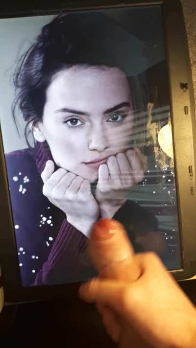 my bud jerkin his massive cock over daisy Ridley b4 giving her a huge cum tribute - If u want 2 b fed celebs and porn and show off jerkin over them on a second screen - public or private sessions - add hertsgirls on k1k