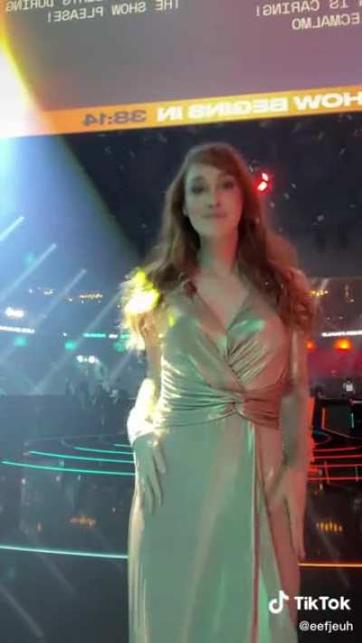 Another video of that beautiful dress today! 😍