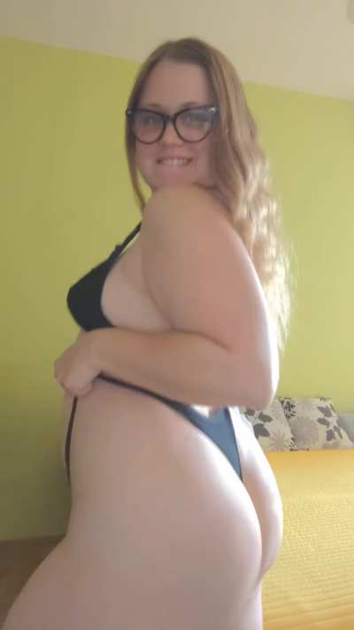 shaking my ass for your attention