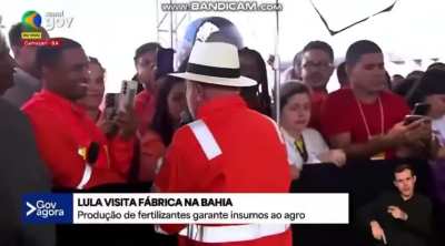 Vestido de trabalhador, Lula promete que se eleito para cumprir seu 4&ordm; mandato, o pobre vai voltar a comer picanha, maminha, fil&eacute; mignon e alcatra.