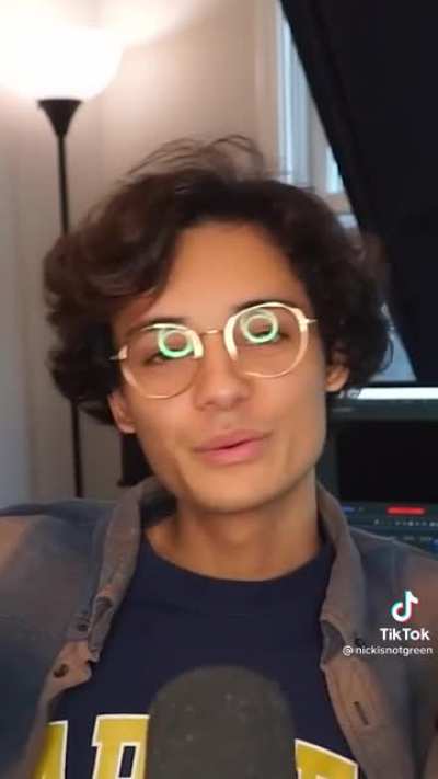 This guy checking out delusional people on tiktok👌
