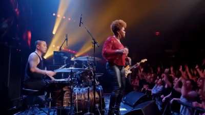 Made a comprehensive compilation of all the things people have been generating with VEO 3. Pure insanity!