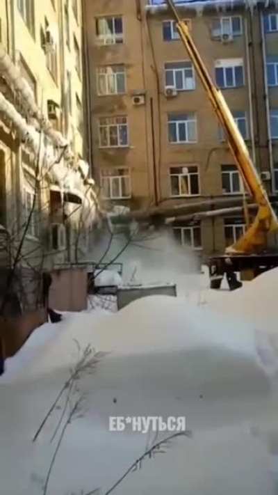 Зато я сбил сосулю.