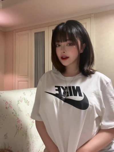 Bra reveal