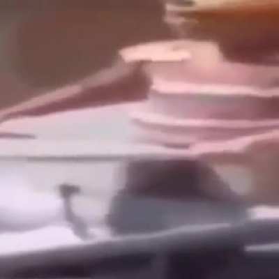 Luan obriga seu sobrinho a trabalha