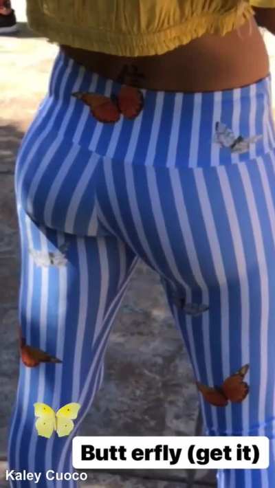 Kaley Cuoco sexy booty